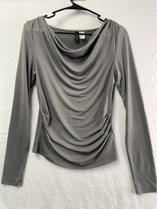 Divided Tops - H&M Divided Women's Gray Long Sleeve Draped Top Size M